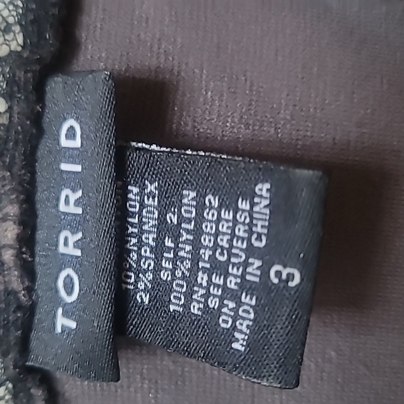 Torrid Gray and Black Lace Peplum Top - Picture 3 of 4